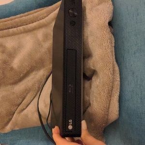 LG Network Blu-ray Player / DVD Player LG BP175